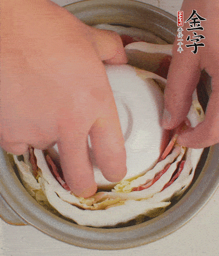 寬度剛好是鍋的高度?？垡粋€小碗更有助于幫助造型。