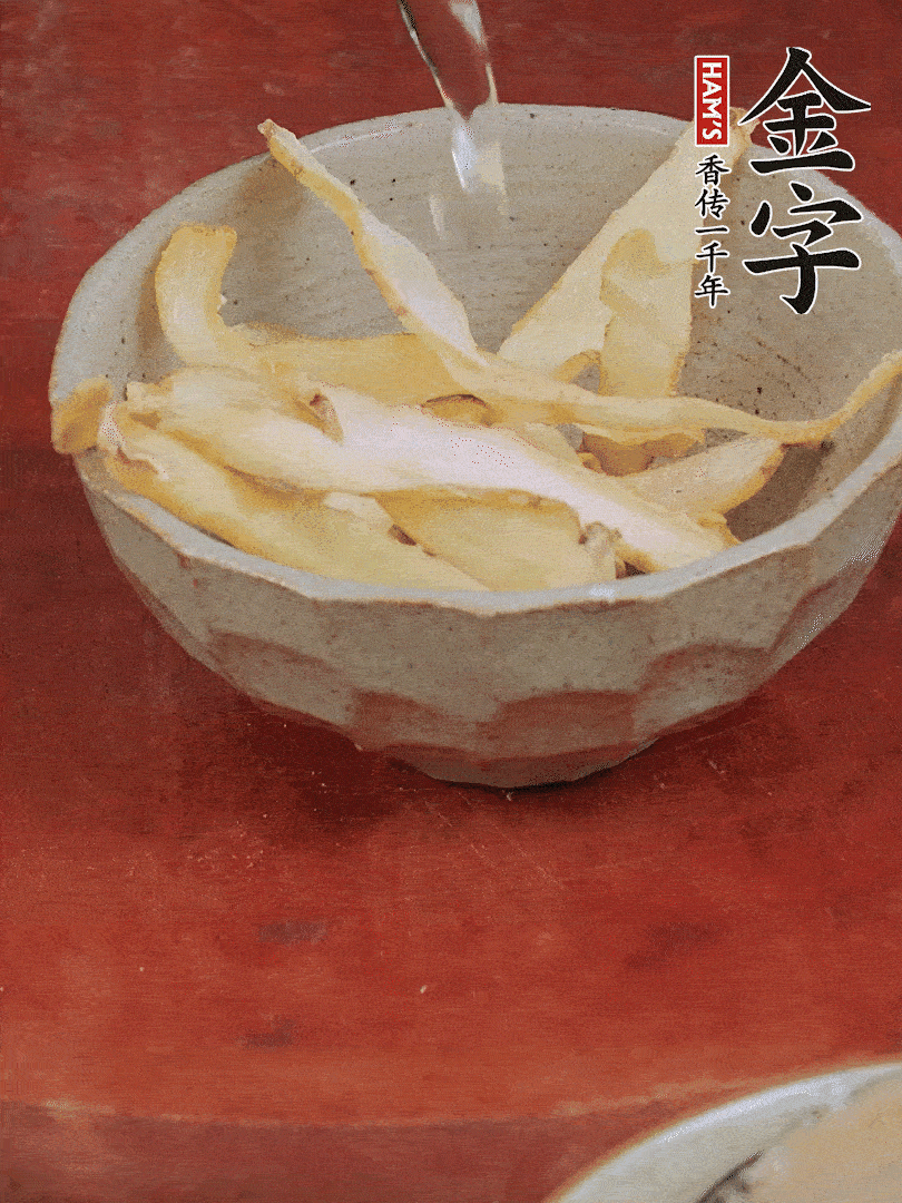 玉竹、花菇分別清水泡發(fā)。