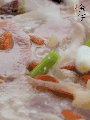 最后下枸杞、蒜白。