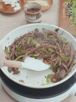 少許鹽調(diào)味。