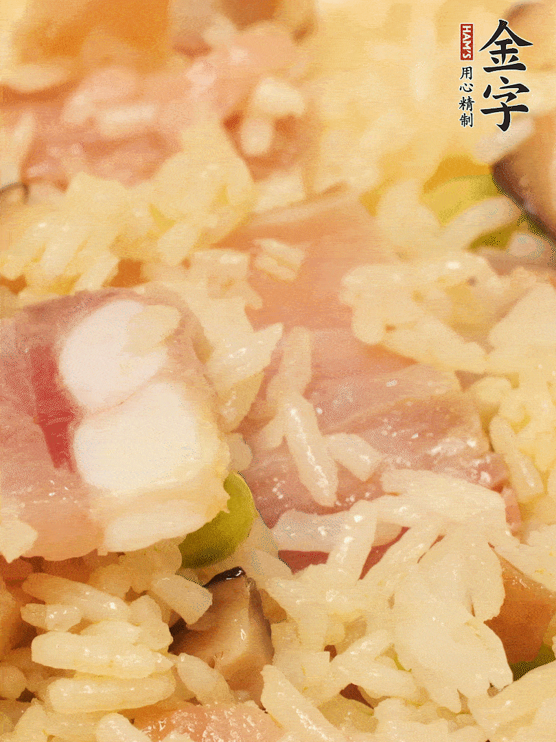 下米飯、蝦米繼續(xù)翻炒