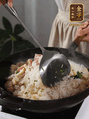 米飯煮熟后，拌入薺菜