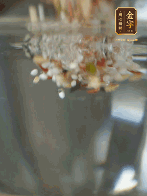 雜糧提前浸泡6小時，洗凈后下砂鍋