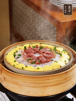 最后蔥花點(diǎn)綴。